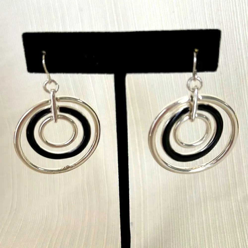 Simple and Elegant Black and Silver Tone Circle Earrings